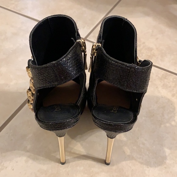 4” jerks Black opened toes soft leather booties. - Picture 3 of 5